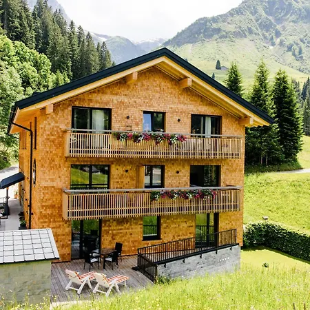 Lisas Schroecken Hotel Exterior photo